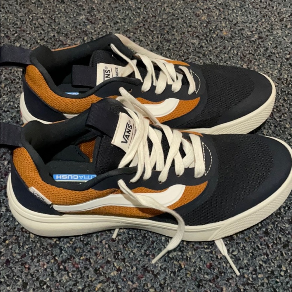 Vans - Picture 2 of 6